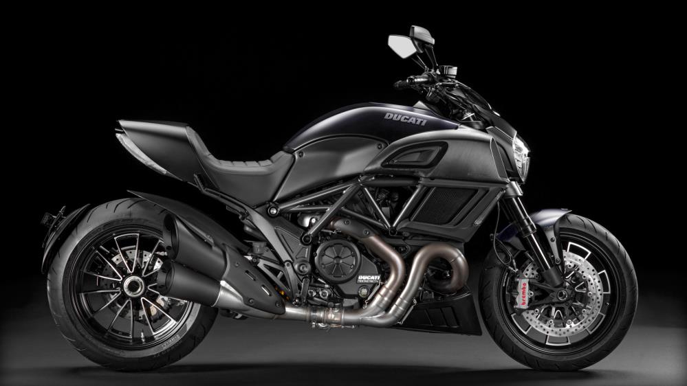 Diavel-Dark_2014_Studio_MB_C01_1920x1080.mediagallery_output_image_[1920x1080].png