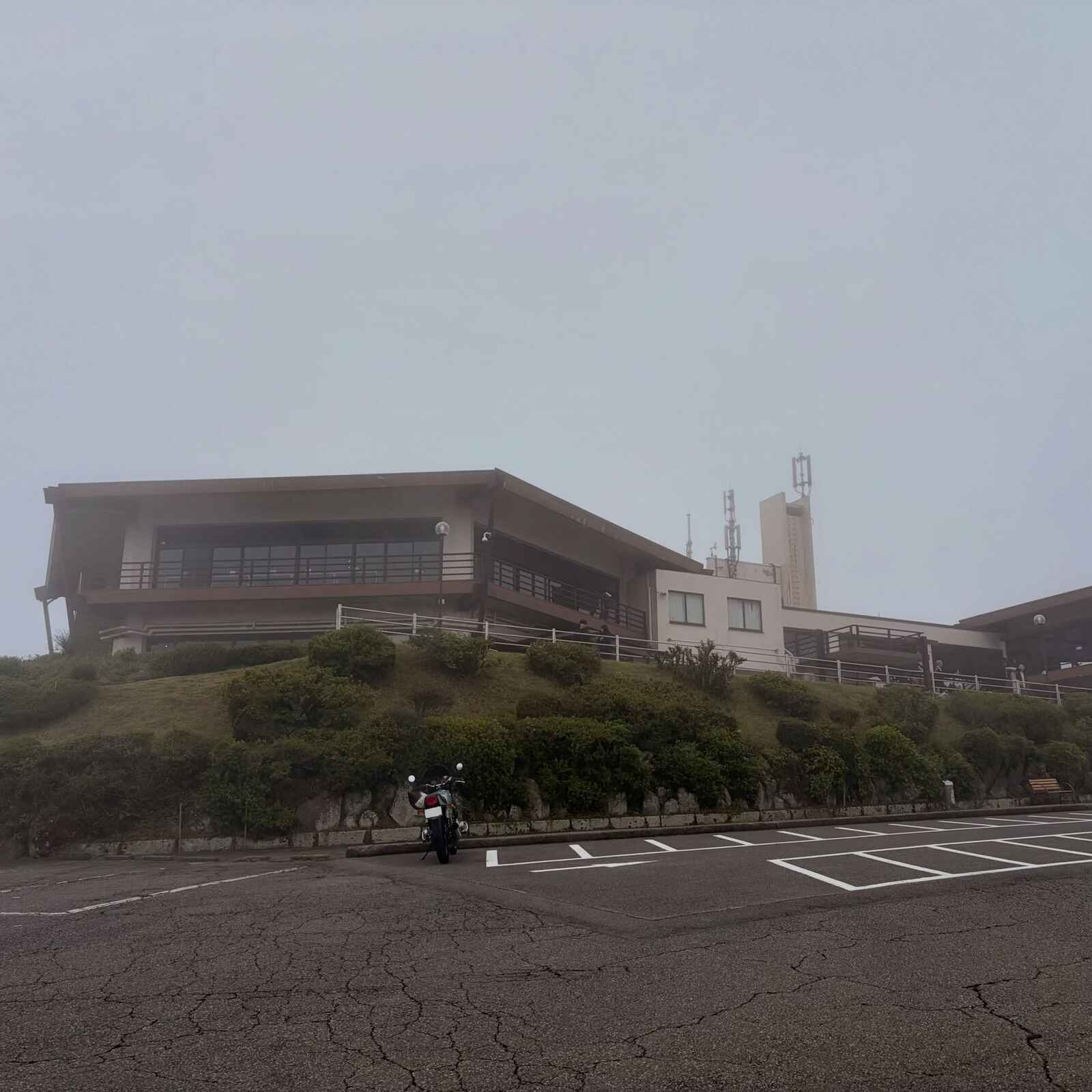 20260927_大観山パーキング濃霧2