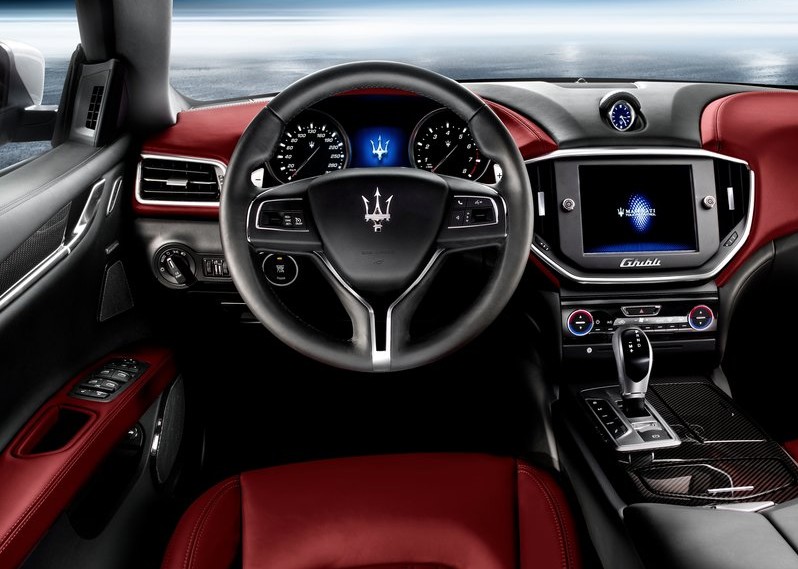 Maserati-Ghibli_2014_800x600_wallpaper_03.jpg