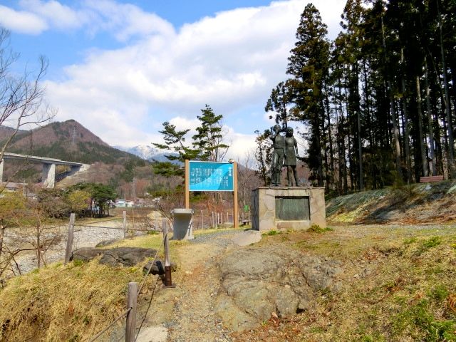笹笛橋銅像