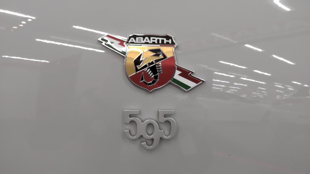 アバルト Abarth 595 Competizione が入りました オートプラネットオフィシャルブログ 株式会社ホワイトハウス