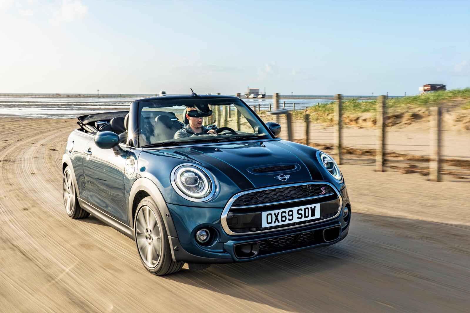 P90378385_highRes_mini-cooper-s-sidewa (2).jpg