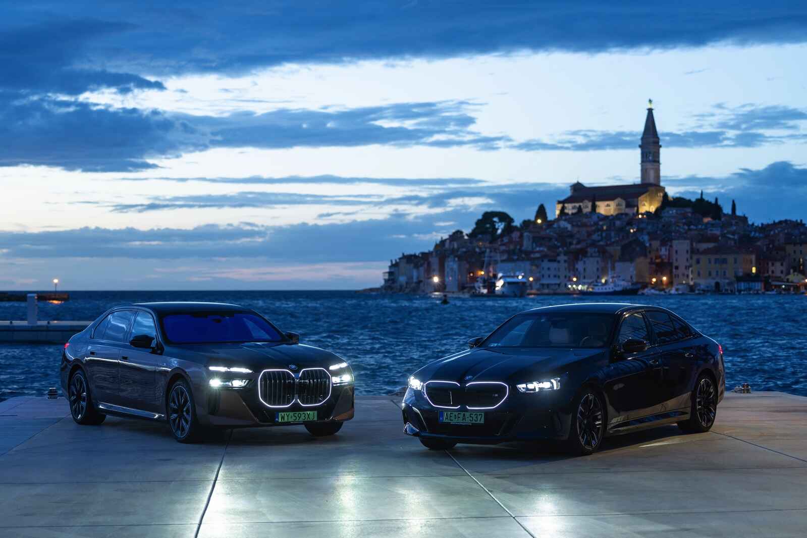 BMW-Iconic-Glow-Niere-Nacht-Design-i5-G60-i7-G70-5er-7er-Vergleich-06.jpg