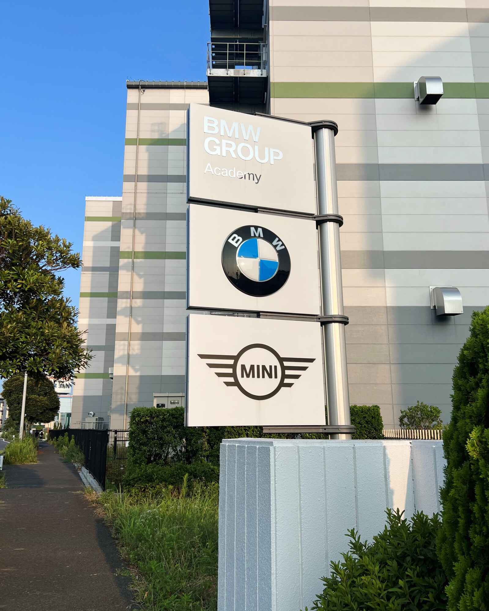 bmwacademym.jpg