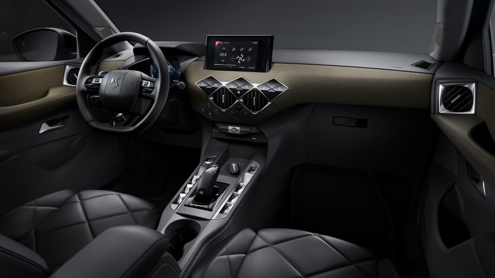 20210203_DS3CROSSBACK_LEATHER_04.jpg