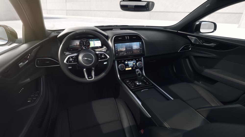 XE_22MY_interior_ebony_1.jpg